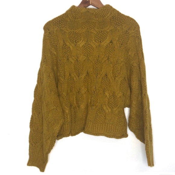 Solitaire yellow turtle neck chuncky sweater sz lg - Picture 2 of 2